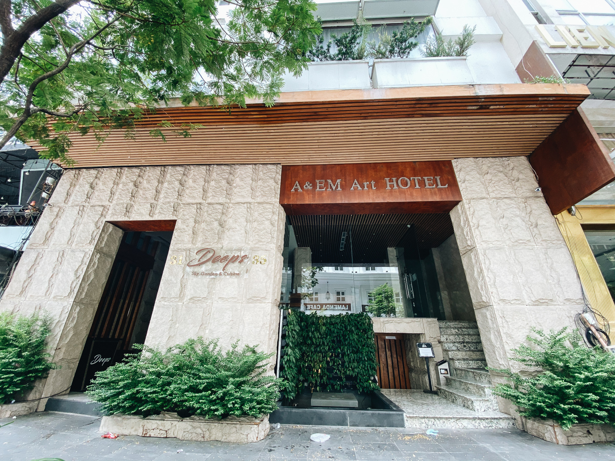  Chùm ảnh: Khách sạn ở trung tâm Sài Gòn ngừng hoạt động, rao bán vì ngấm đòn Covid-19 - Ảnh 14.
