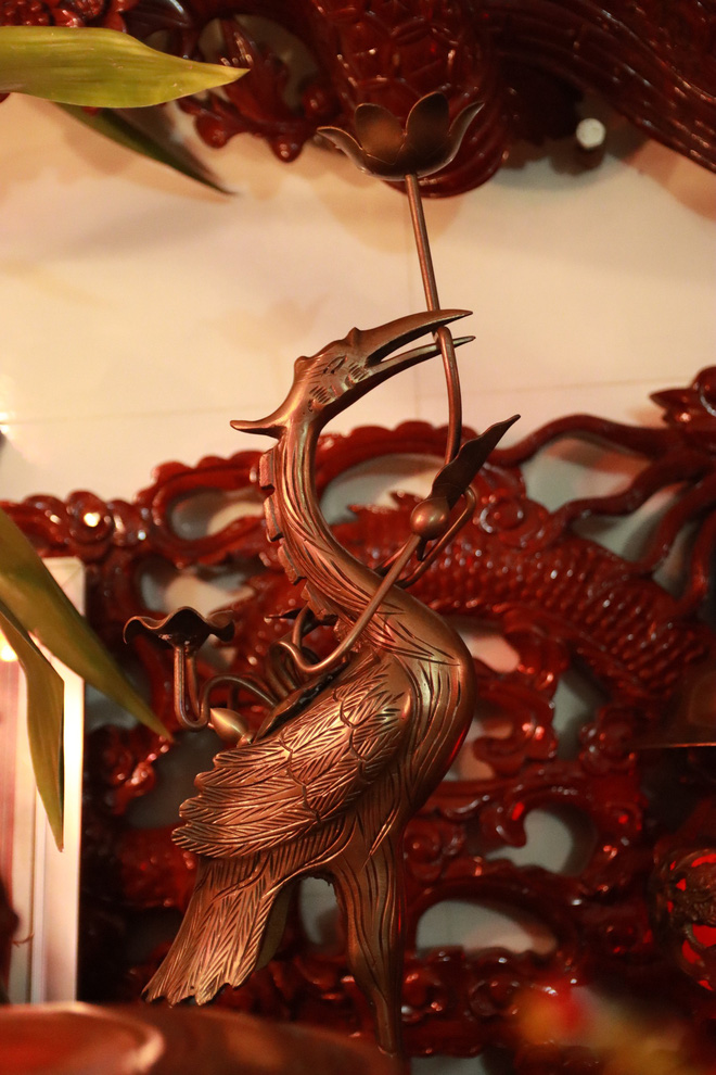 Choáng với ngôi nhà dùng toàn gỗ hương quý hiếm, riêng bộ bàn ghế gỗ Rồng Khay Tứ Linh tốn 800 triệu - Ảnh 15.