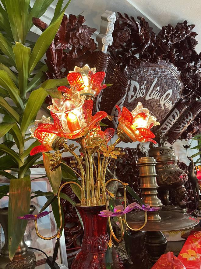 Choáng với ngôi nhà dùng toàn gỗ hương quý hiếm, riêng bộ bàn ghế gỗ Rồng Khay Tứ Linh tốn 800 triệu - Ảnh 16.