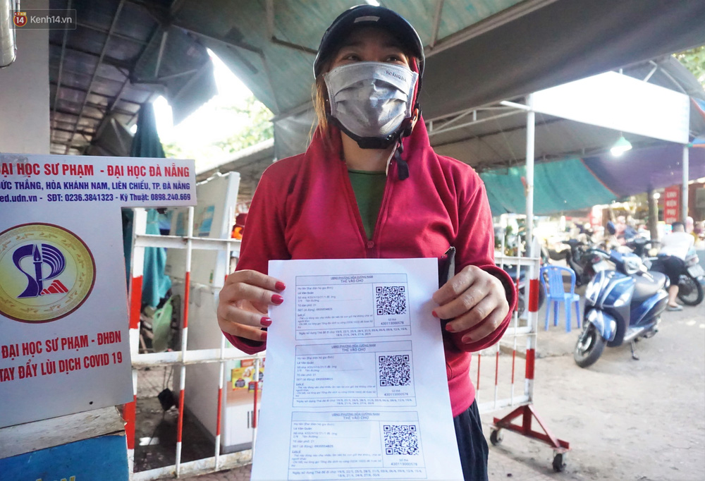 Ảnh: Người Đà Nẵng lần đầu trải nghiệm đi chợ bằng thẻ ứng dụng công nghệ QR Code - Ảnh 2.