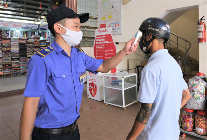 Ảnh: Người Đà Nẵng lần đầu trải nghiệm đi chợ bằng thẻ ứng dụng công nghệ QR Code - Ảnh 7.