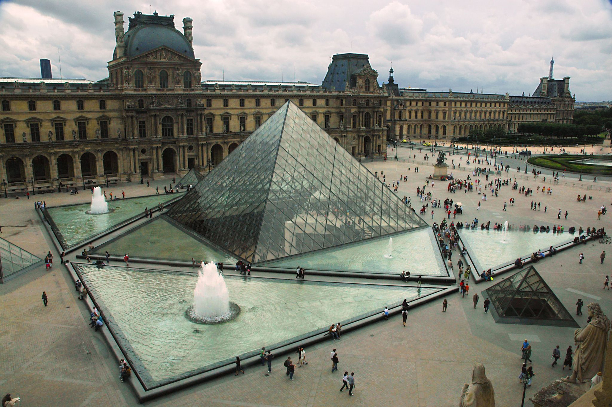 Cha đẻ của kim tự tháp kính Louvre khiến người Pháp vừa chê bai đã phải ngả mũ thán phục: Hậu duệ của gia tộc giàu có suốt 15 đời, dạy con thành tài nhờ bí quyết tổ truyền - Ảnh 6.