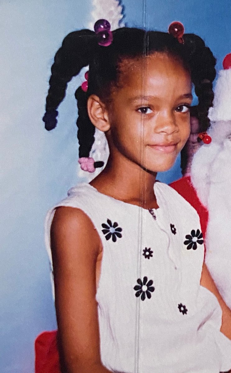 Tỷ phú đô la ở tuổi 33 - Rihanna: Tuổi thơ cùng cực, vụt sáng thành sao nhưng đi hát bao năm cũng không kiếm khủng bằng buôn mỹ phẩm, đồ lót và tậu bất động sản - Ảnh 2.