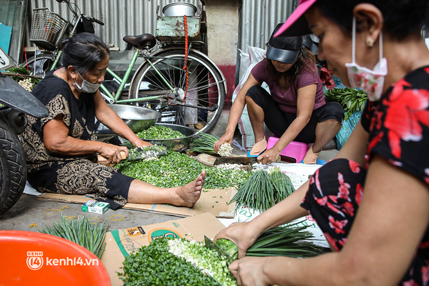 Ảnh, clip: Tiểu thương Sài Gòn tất bật chuẩn bị hàng chục ngàn con cá lóc nướng cho ngày vía Thần Tài - Ảnh 16.