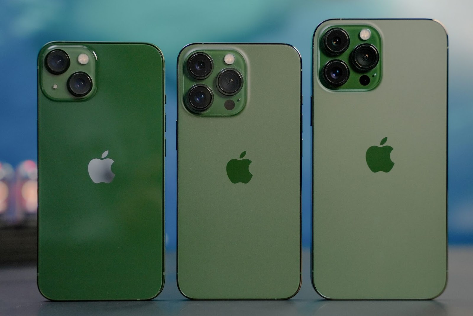 iPhone 13 Pro Max xanh rêu rớt giá mạnh sau một tuần về Việt Nam - Ảnh 1.