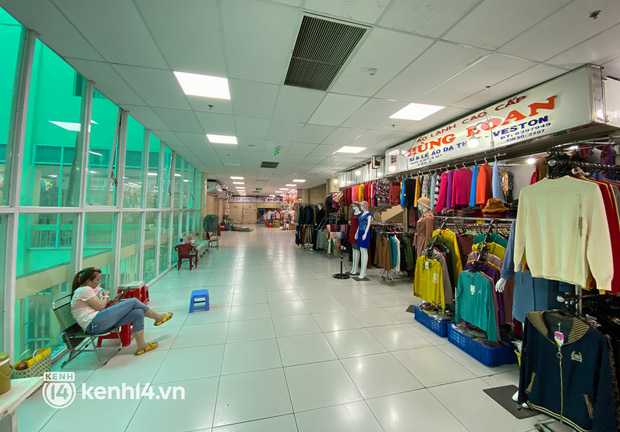 Chợ bán sỉ lớn nhất Sài Gòn ế ẩm sau Tết, nhiều tiểu thương ngậm ngùi sang nhượng hoặc cho thuê sạp - Ảnh 18.