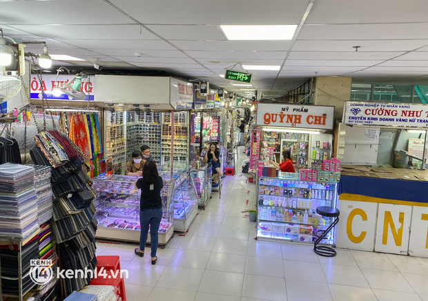 Chợ bán sỉ lớn nhất Sài Gòn ế ẩm sau Tết, nhiều tiểu thương ngậm ngùi sang nhượng hoặc cho thuê sạp - Ảnh 20.