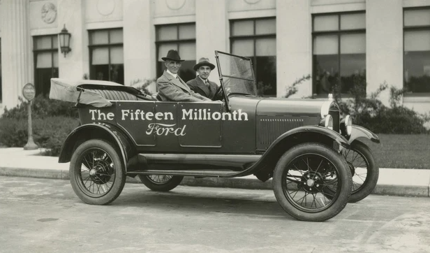 Elon Musk liệu có phải hiện thân thời hiện đại của ông vua xe hơi Henry Ford? - Ảnh 2.