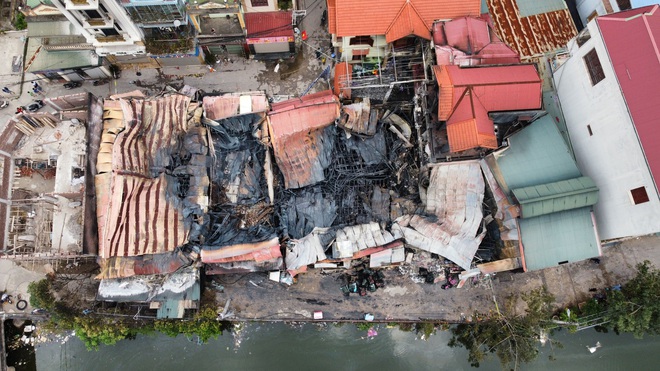  Hà Nội: Cháy lớn thiêu rụi 4 xưởng sản xuất chăn gối ở Thường Tín - Ảnh 3.
