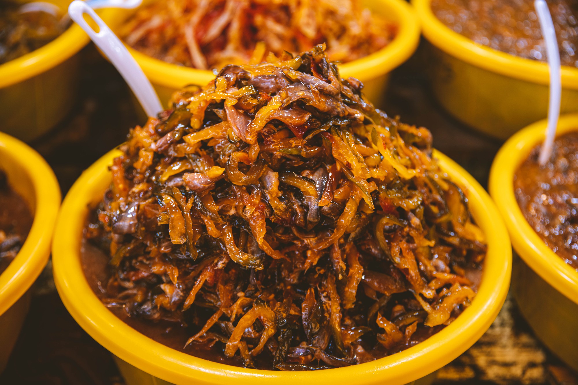 Ở miền Tây có một nơi được mệnh danh là VƯƠNG QUỐC MẮM, nức tiếng với hàng trăm loại mắm làm từ cá đến rau củ - Ảnh 13.