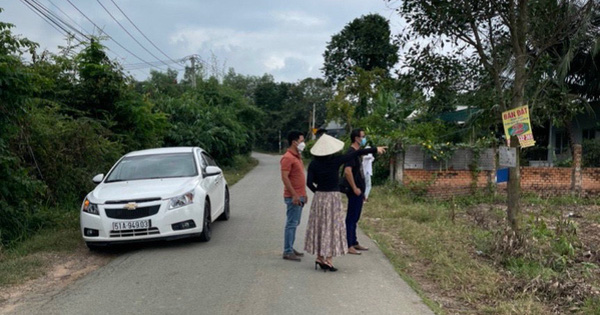 Nhà đầu tư tranh thủ đi xem nhà đất, môi giới