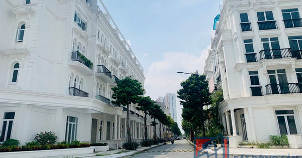 Chuyện lạ giữa cơn sốt đất: Môi giới sợ giá BĐS tăng mạnh, nhà đầu tư dù lãi cả tỷ vẫn ôm hàng quyết không bán ra