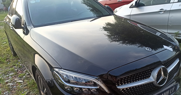 Ngân hàng phát mại nhiều xe sang, biệt thự để thu hồi nợ