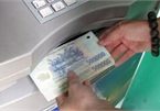 Rút tiền ATM nhưng nhiều người chưa hiểu vì sao lúc được rút 5 triệu, lúc chỉ 3,5 triệu