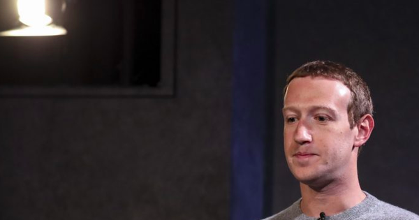 Đế chế bất ổn của Mark Zuckerberg: Không thể kiếm được tiền từ thứ gì khác ngoài quảng cáo, sắp phải bán WhatApp dù từng mua với giá 'cắt cổ' 19 tỷ USD