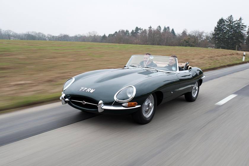 Rẻ hơn 1 nửa so với Ferrari nhưng Jaguar E-Type lại có thiết kế và công suất tương đương