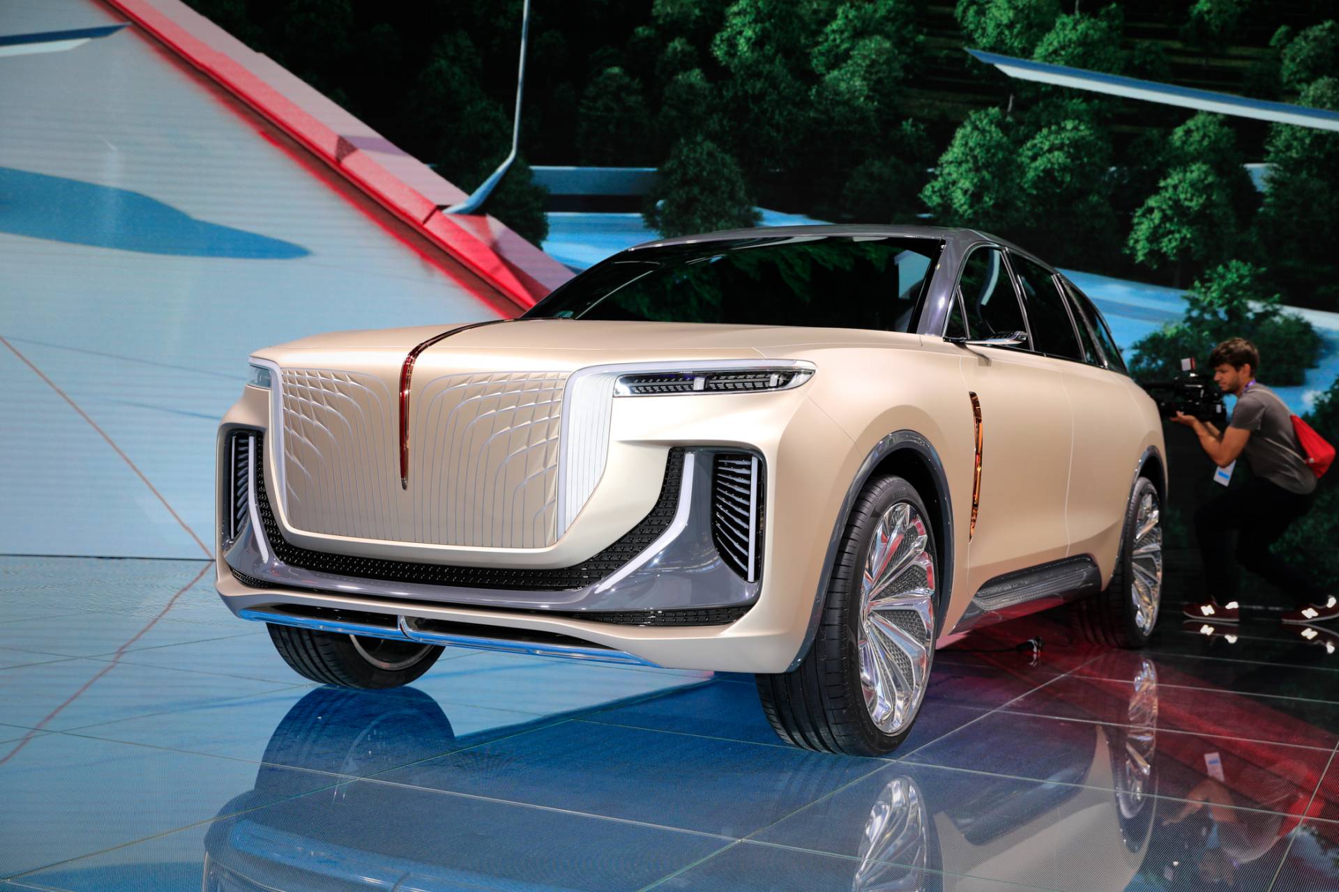 Concept SUV chạy điện hoàn toàn của Hongqi