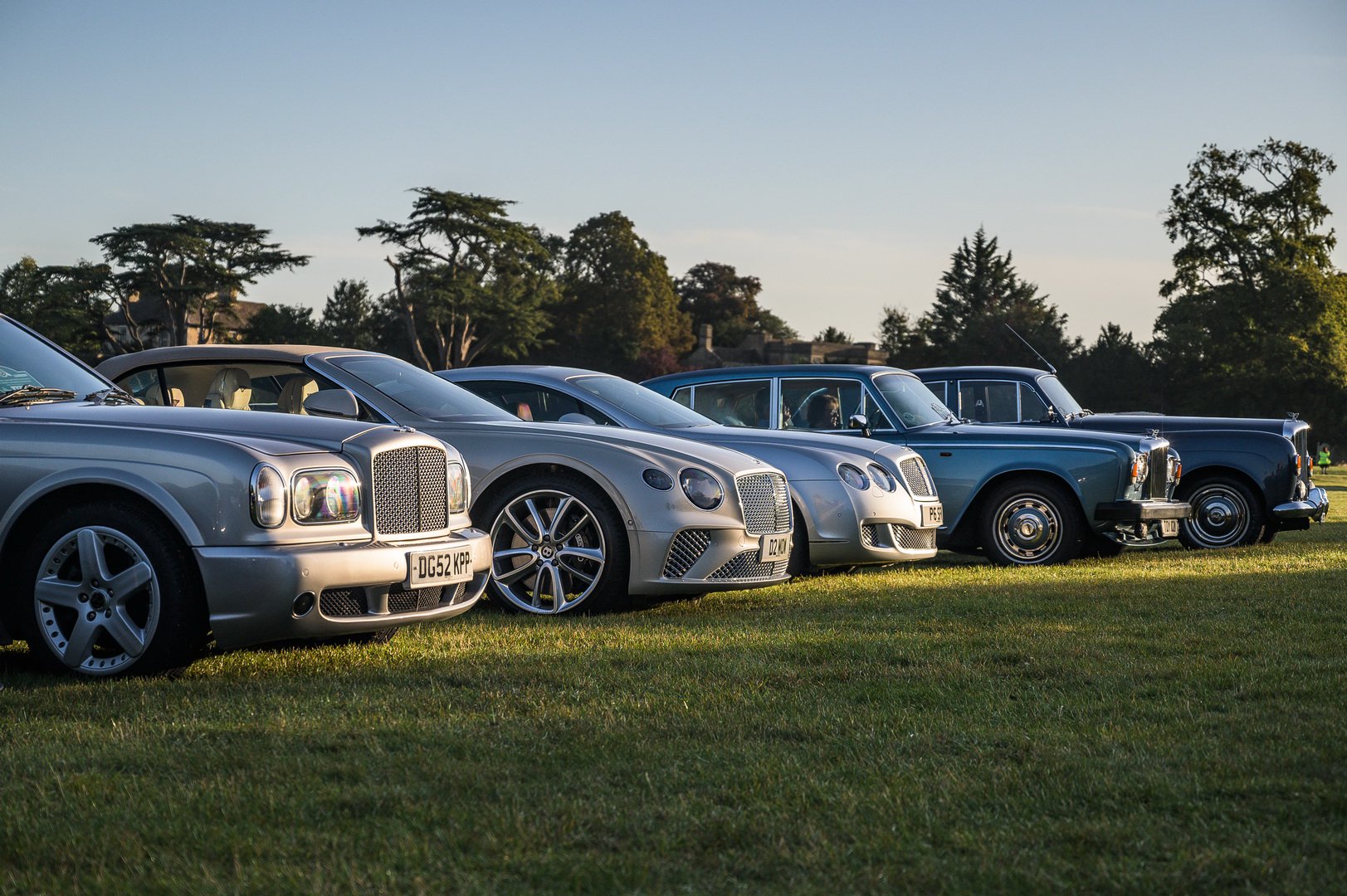 Cả ngàn chiếc Bentley lập kỉ lục chưa từng có với xe sang