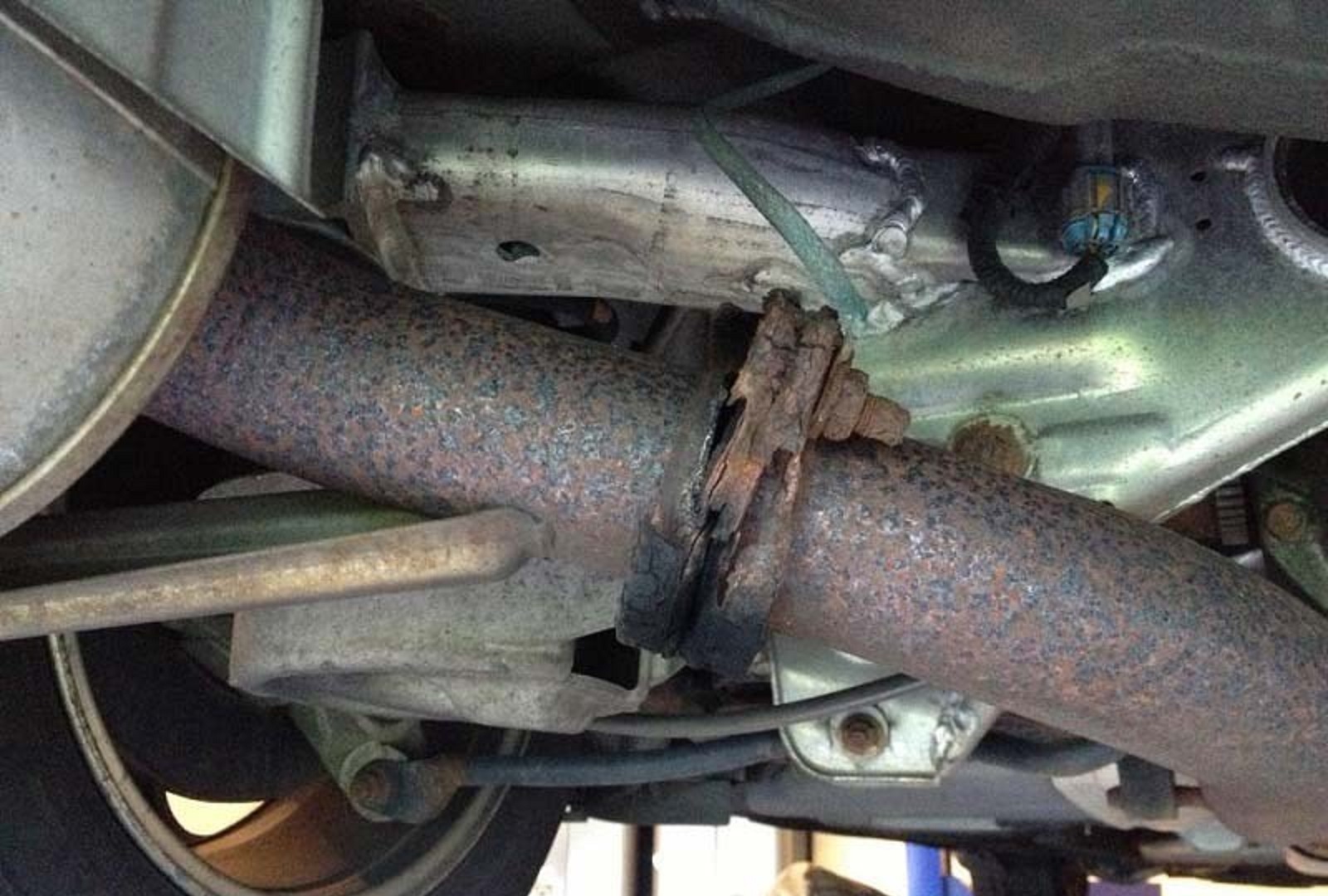 ống xả xe ô tô