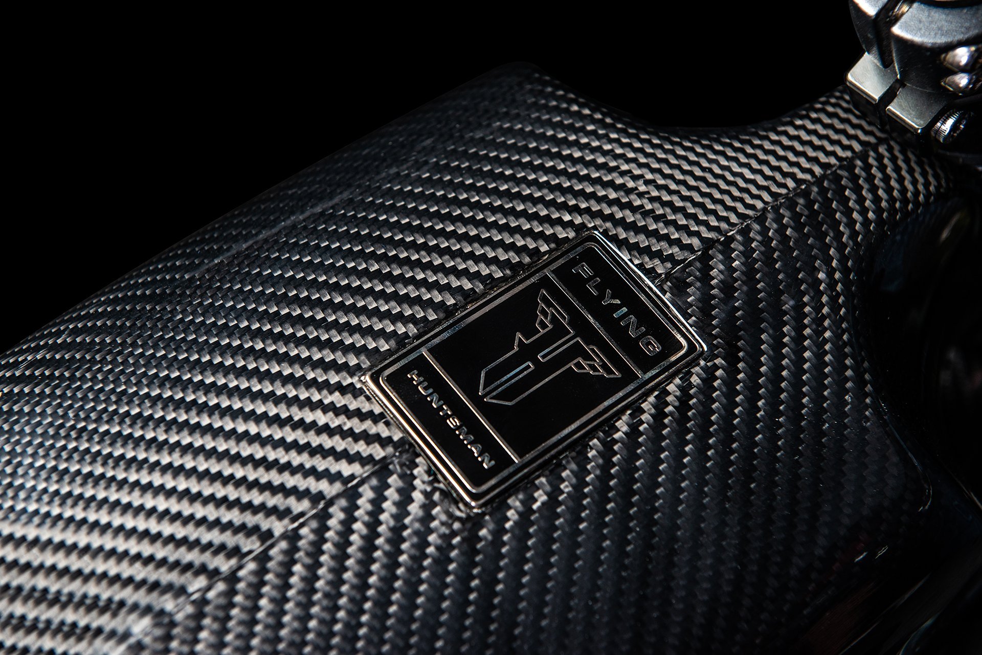 Thùng xe phía trên được làm từ sợi carbon