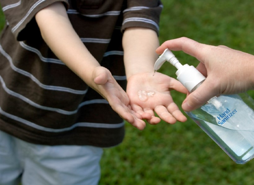 Di chuyển bằng taxi, ô tô có nguy cơ lây nhiễm virus corona như thế nào?