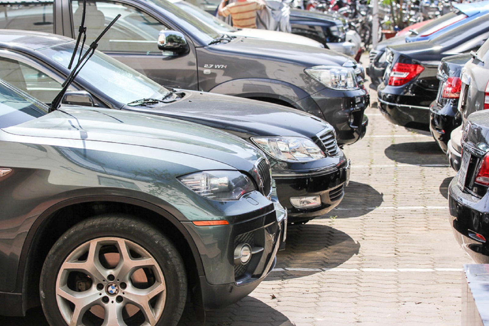 đỗ xe dưới trời nắng