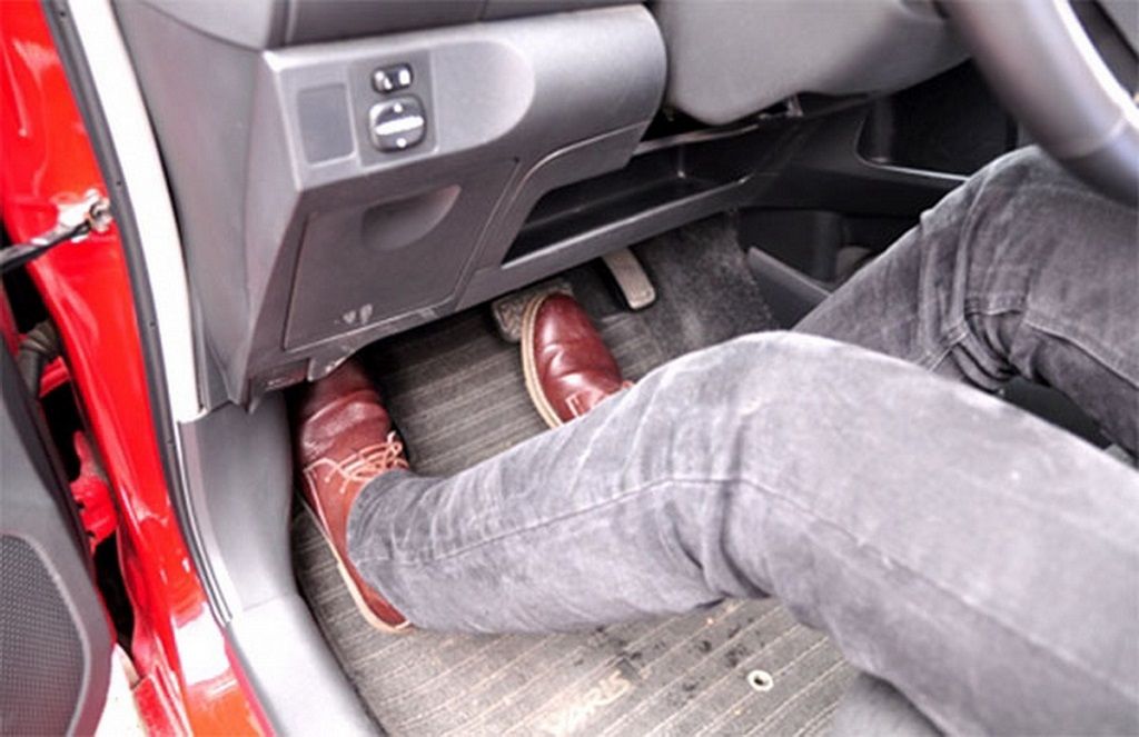 chân ga chân phanh