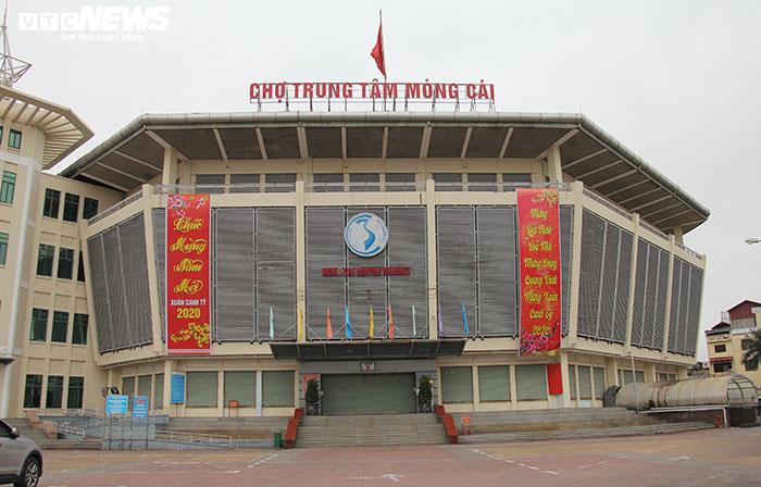 Ảnh: Hai chợ sầm uất nhất Móng Cái đóng cửa, gần 1.000 hộ ngừng kinh doanh - 2