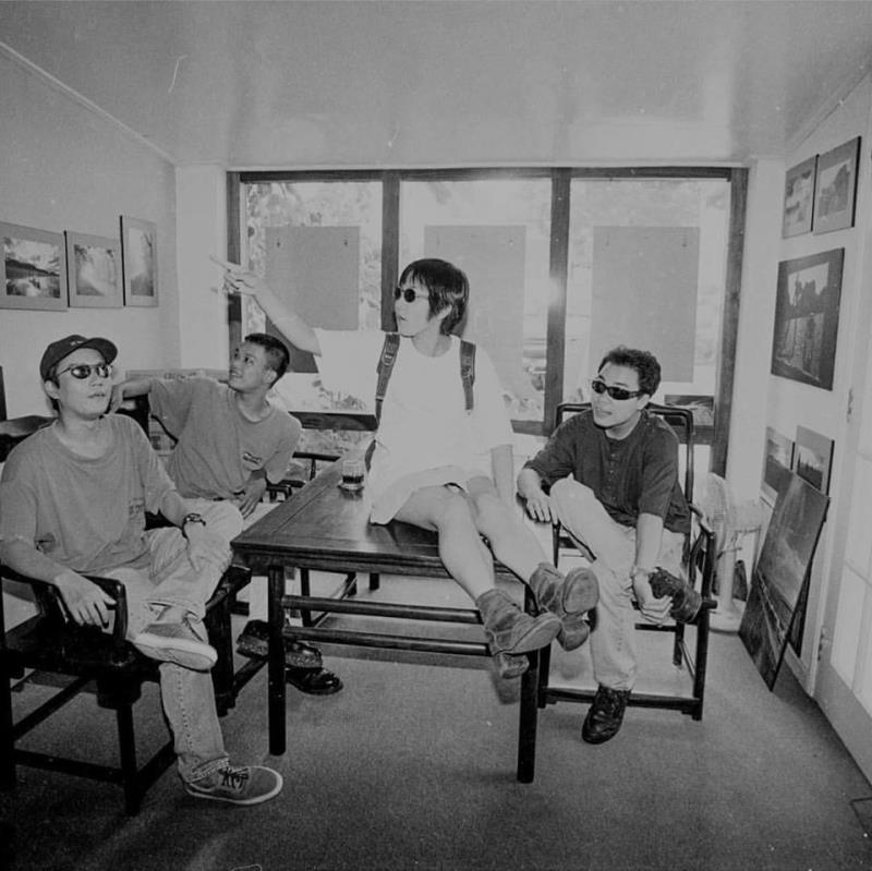 Chia sẻ ảnh cũ, diva Mỹ Linh hỏi: 'Không có Trương Anh Quân, đời em trôi về đâu?' - 1