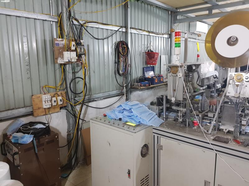 Ảnh: Cảnh sản xuất khẩu trang lộn xộn, nghi kém chất lượng ở Bắc Ninh - 11