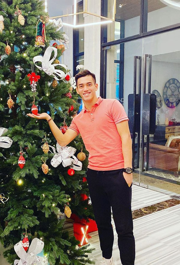 Các cầu thủ U23 Việt Nam thi nhau cắt tóc