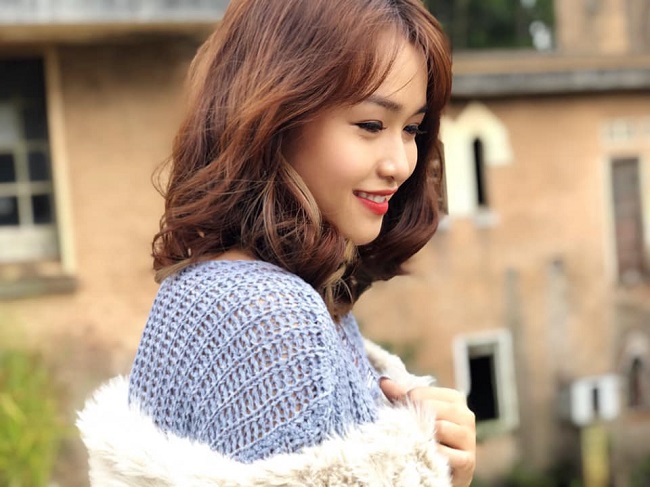 Hiện tại, cô đang là sinh viên năm thứ 3 trường Đại học Sân khấu điện ảnh TPHCM.