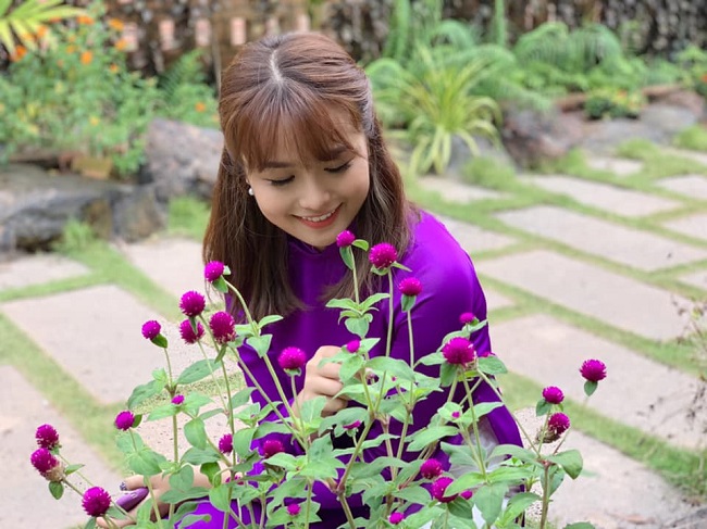 Cô tự mình học hỏi kinh nghiệm từ các anh chị đi trước, không ngại khó ngại khổ với nghề.