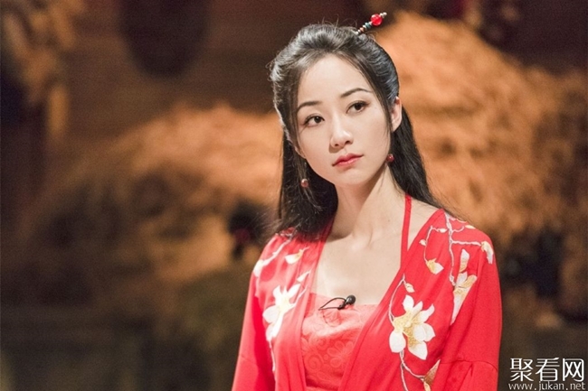 Hàn Tuyết là một trong số ít những diễn viên nói không với cảnh hôn. Trong hơn 20 năm theo đuổi nghiệp diễn, người đẹp sinh năm 1983 chưa từng đóng bất cứ cảnh hôn hay cảnh nóng bỏng nào trên màn ảnh. Cô được mệnh danh là