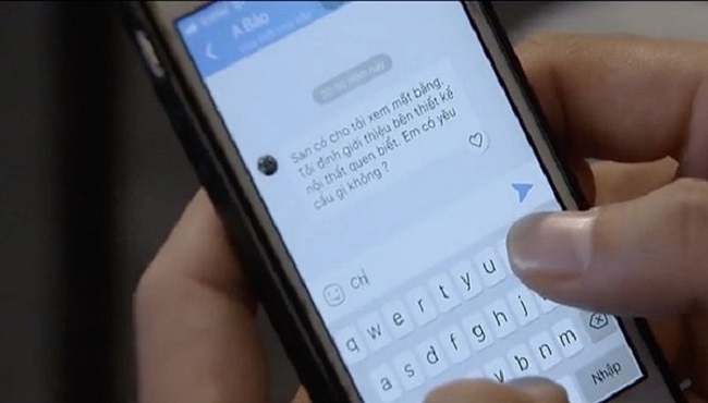 Hay trong tập 36 của phim, khán giả bật cười khi thấy Thái lấy điện thoại của Khuê nhắn tin với Bảo qua Zalo.