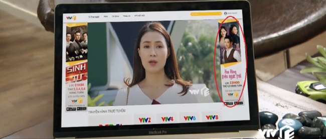 Trong cảnh Bảo đau đầu vì chưa kịp tỏ tình vì bị Khuê từ chối, anh ngậm ngùi xem Khuê qua màn hình laptop. Thế nhưng ở phân cảnh này đập vào mắt khán giả không phải màn trả lời phỏng vấn của Khuê mà là tấm poster quảng cáo phim