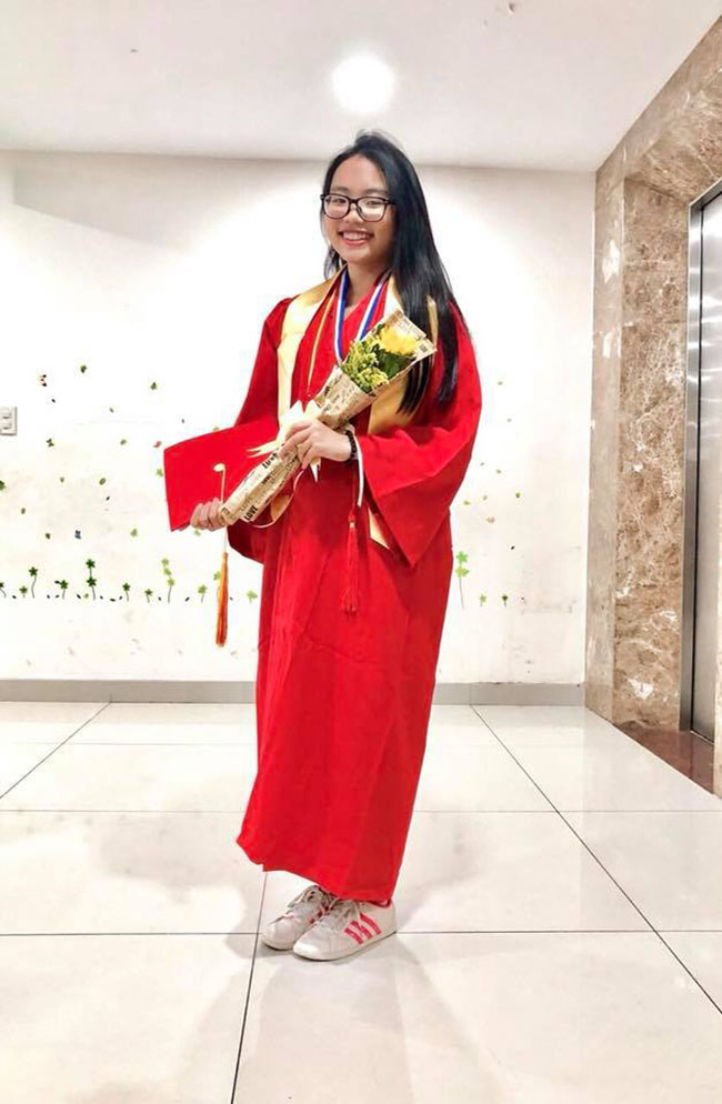 Phương Mỹ Chi hiện theo học tại một trường quốc tế ở TP.HCM. Nữ ca sĩ vẫn giữ được thành tích học tập tốt tại trường. Thời gian rảnh, cô mới nhận lời biểu diễn quanh khu vực TP.HCM.