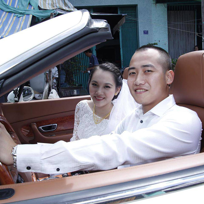 Siêu mẫu Ngọc Thạch từng gây xôn xao với đám cưới 7 tỷ đồng khi về làm dâu con nhà đại gia vào năm 2013. Chồng cô chính là thiếu gia Đỗ Bình Dương.