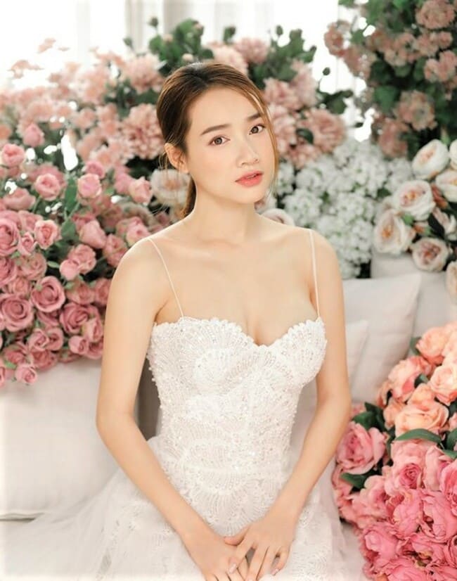 Sau khi về chung một nhà với nam danh hài hot nhất nhì Vbiz hiện nay, cuộc sống của cặp đôi cũng rất kín tiếng. Tuy nhiên, mỗi lần nhắc về nhau, cả hai luôn dành cho đối phương những lời ngọt ngào nhất.