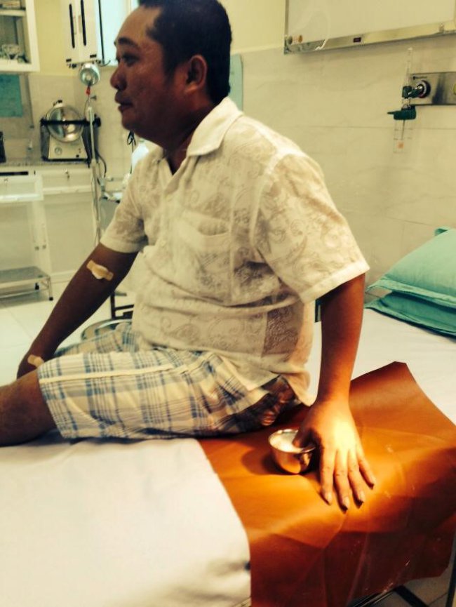 Trước đó, Phùng Ngọc còn nhận được nhiều sự quan tâm khi phải đối diện bệnh tật. Cụ thể, do một lần bất cẩn trong lúc lao động, anh bị thương, sứt móng và bị nhiễm trùng dẫn đến ngón tay bị sưng to, tụ máu bầm. Anh cũng từng đi khám bác sĩ nhưng khi nghe chi phí chữa trị khá cao, anh lại ngần ngại và cứ để mặc tình trạng ngón tay như vậy. Bác sĩ đã thông báo tình trạng ngón tay của Phùng Ngọc đã bị hoại tử và được một bệnh viện giúp đỡ, tài trợ toàn bộ chi phí điều trị.