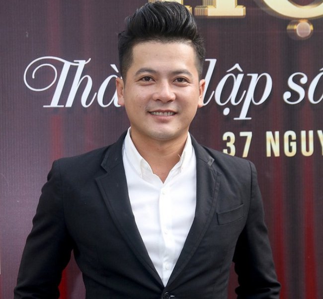 Vào năm 2019, Hoàng Anh bất ngờ tuyên bố sang Mỹ định cư vì cát-xê từ phim ảnh bèo bọt, không đủ sống.