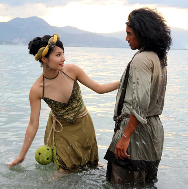 Phạm Anh Khoa đã có gia đình nên khi phải đóng chung, Diễm My khá ngại ngùng.