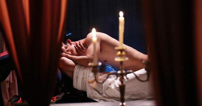 Nam diễn viên Song Luân có cảnh nóng táo bạo với đàn chị Thanh Hằng trong phim "Mẹ chồng".