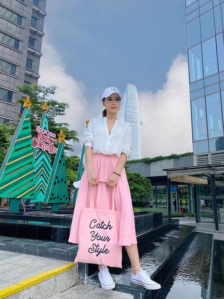 Mỹ nhân Việt sở hữu 50 tỷ tuột váy thành đồ ngủ trong trên truyền hình - 4