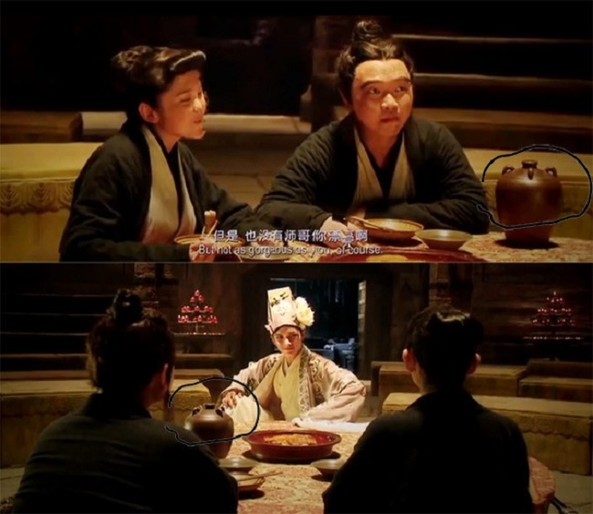 Trong cảnh ở Cao gia trang, vị trí bình rượu lúc đầu nằm cạnh người thanh niên nhưn liền sau đó bị đẩy ra giữa bàn.