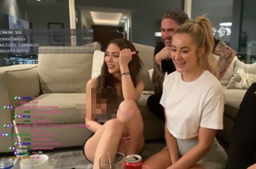 Bất cẩn, nữ MC để lộ điểm nhạy cảm khi livestream - 1