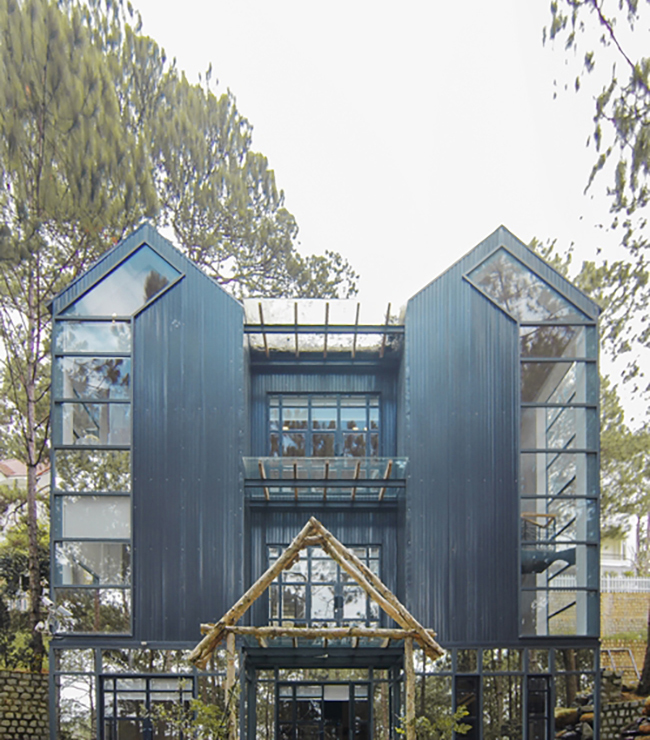 Khi Phan Như Thảo mang bầu, đại gia Đức An đã mạnh tay xây 3 dinh thự để tặng con gái. Một trong số đó là căn hộ bằng gỗ cao cấp ở Đà Lạt.