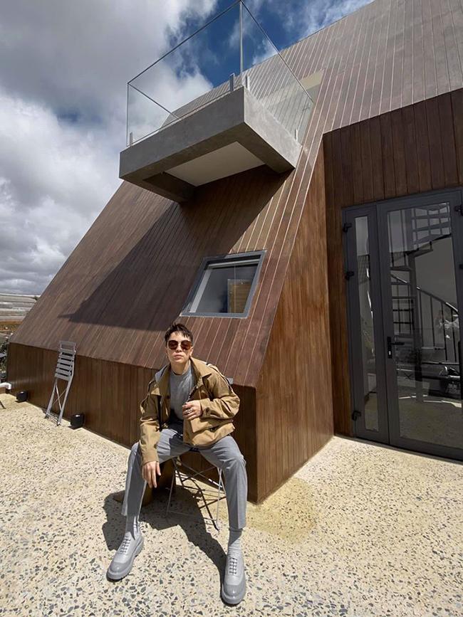 Nghệ sĩ ảnh chụp tại nhà Tóc Tiên - Hoàng Touliver khi dự lễ cưới của cả hai diễn ra vào ngày 20.2.