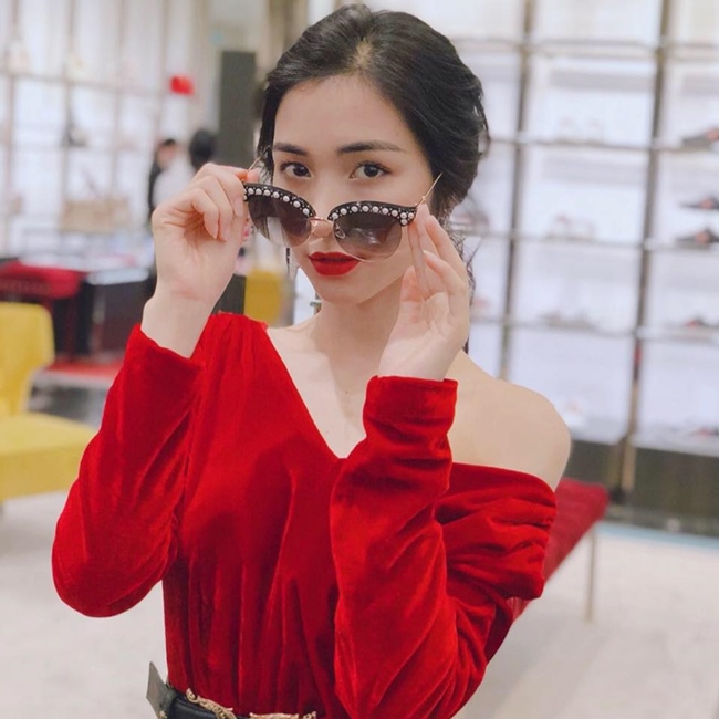 Cách đây vài ngày, Hòa Minzy gây chú ý khi chia sẻ có thể kiếm được 500 triệu đồng chỉ trong vài ngày. Tuy nhiên, theo nữ ca sĩ, khi không show cô cũng không có thu nhập. Tiết lộ của giọng ca 