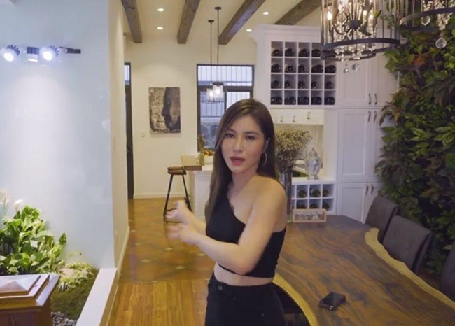 Qua clip chia sẻ với fan, có thể thấy ngôi nhà của giọng ca